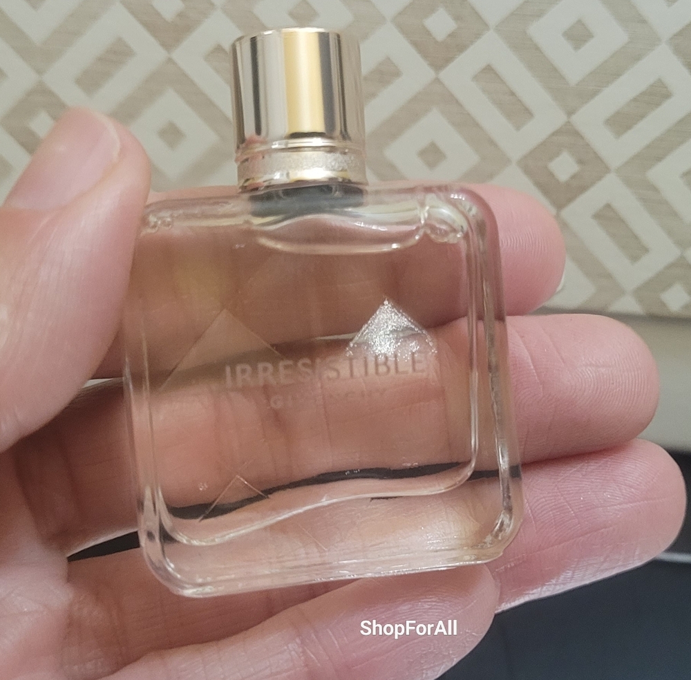 Givenchy - Picture 4 of 5